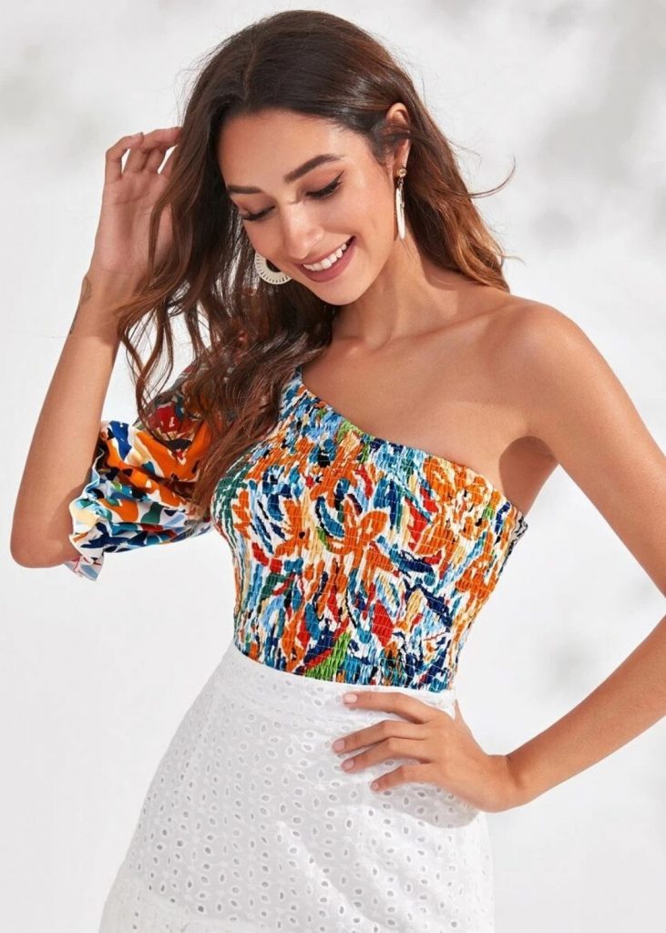 ALLOVER PRINT SHIRRED RUFFLE ONE SHOULDER TOP